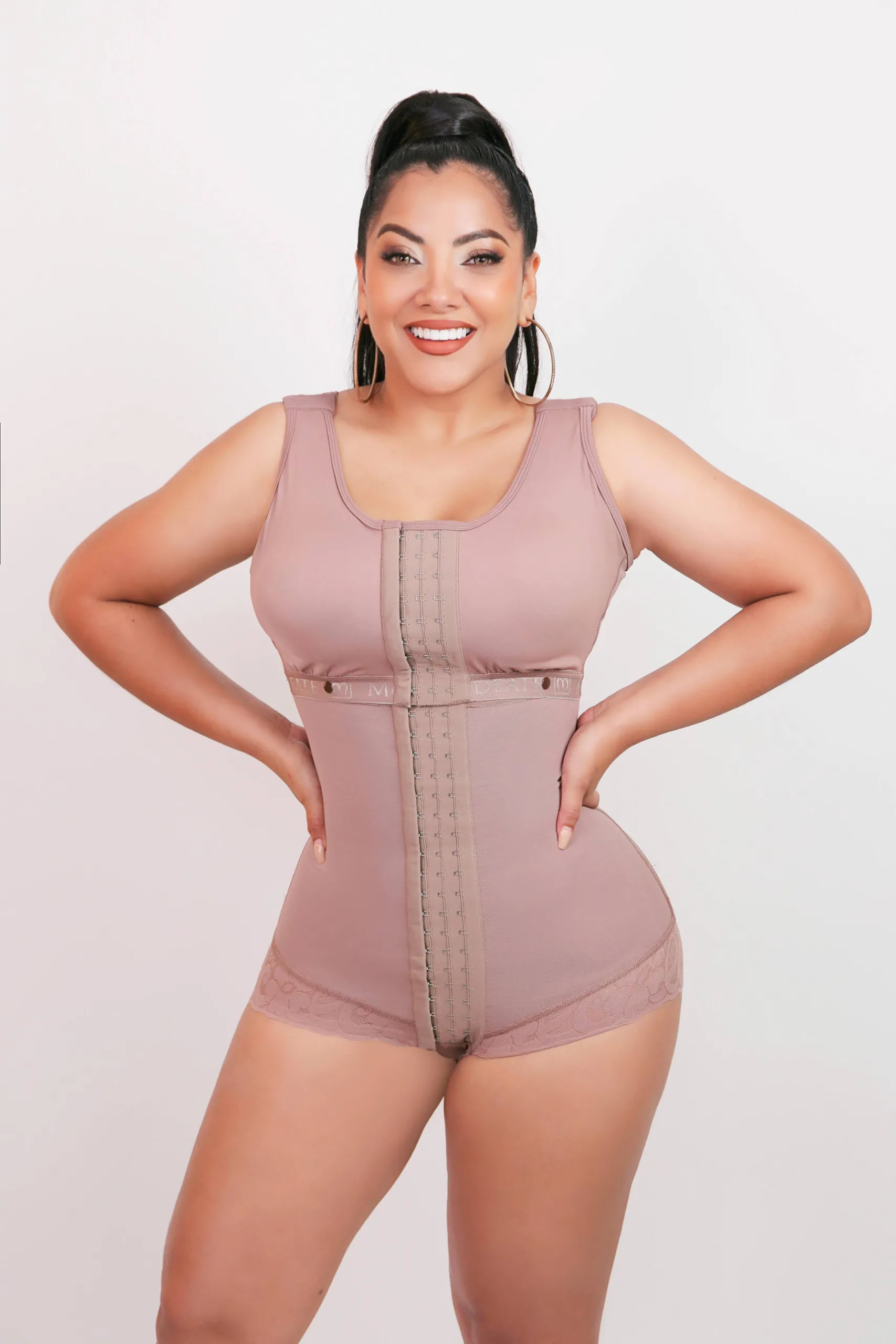 1090 - Bodyshaper with bra and 3 Hooks and Butt Lifter 🍑