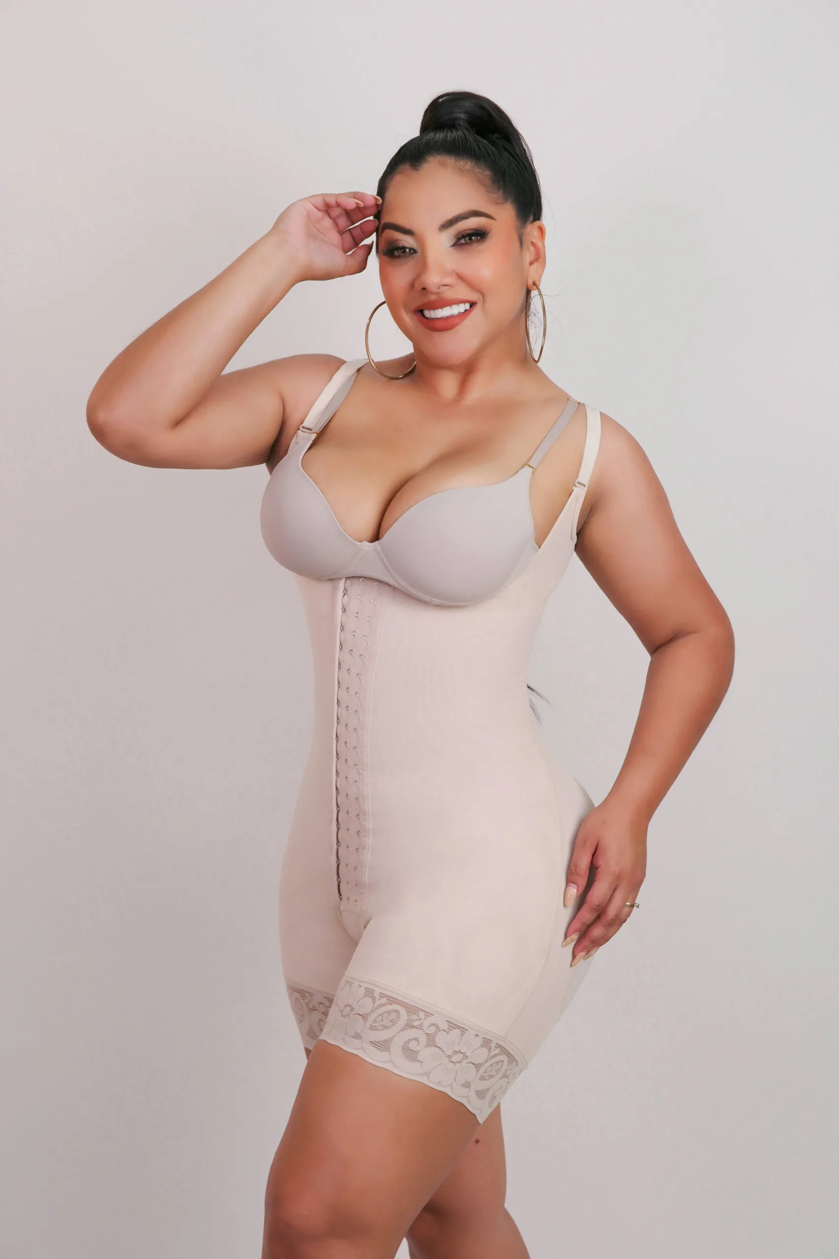 1013 - Kylie BBL Effect Faja with 3 Hooks