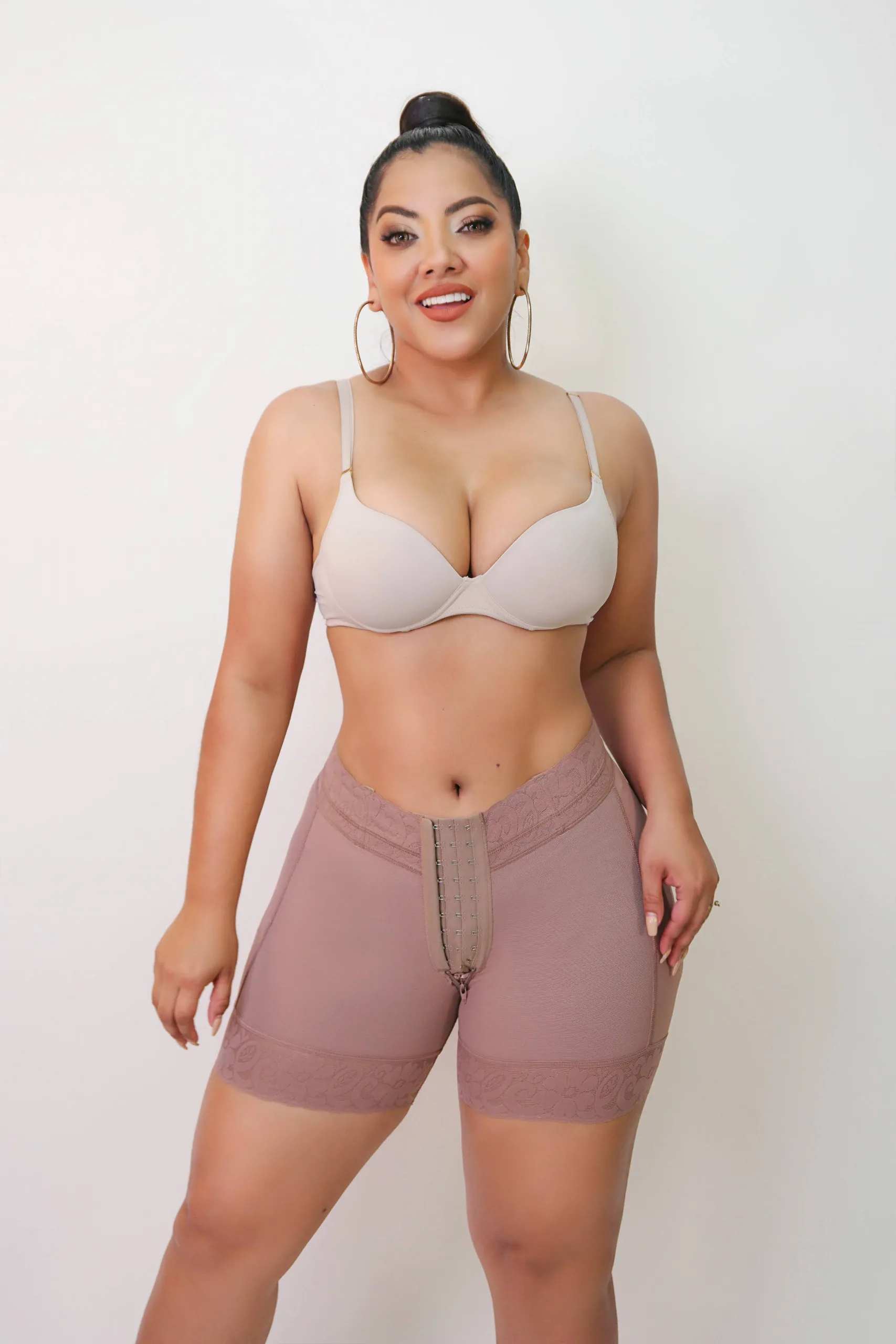 3035 - Short Tummy Control Shorts with badges