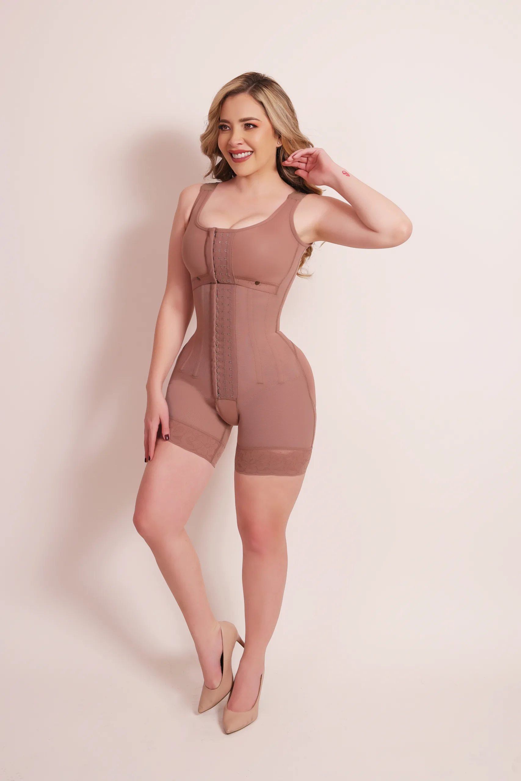 1026 - Bra 3 Hooks & Full Control Body Shaper Short